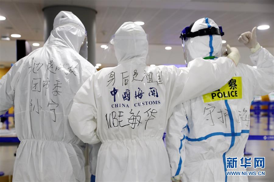 (聚焦疫情防控·圖文互動)(1)用青春筑牢防疫“長城”——上海青年突擊隊嚴(yán)守浦東國際機場第一線
