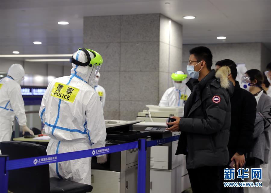 (聚焦疫情防控·圖文互動)(3)用青春筑牢防疫“長城”——上海青年突擊隊嚴(yán)守浦東國際機場第一線