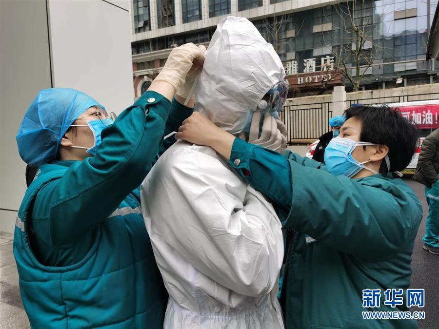 (聚焦疫情防控·圖文互動(dòng))(4)急救車輪上的45天