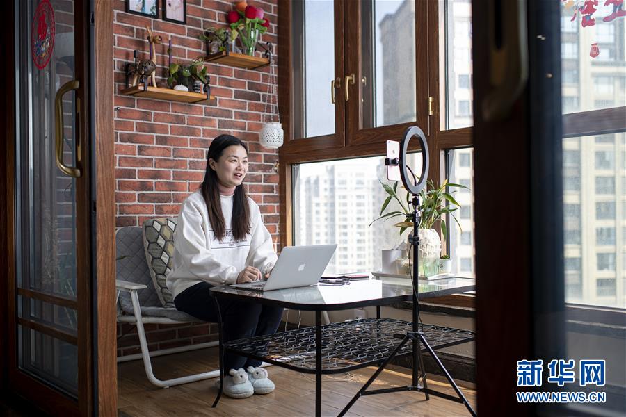 (新華全媒頭條·圖文互動(dòng))(4)星火成炬——記戰(zhàn)“疫”中的志愿服務(wù)英雄