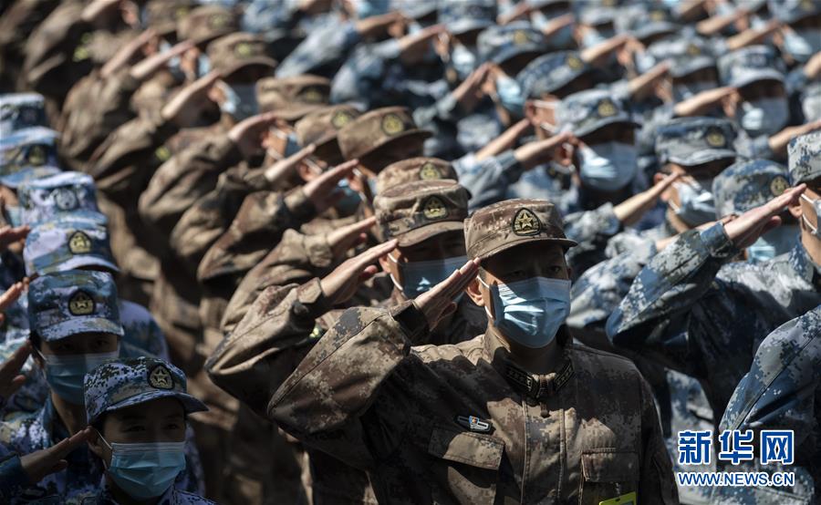 （圖文互動）（1）經中央軍委主席習近平批準 軍隊支援湖北醫(yī)療隊圓滿完成任務回撤