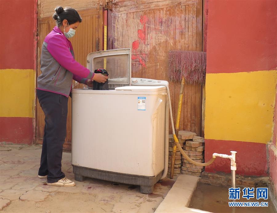 (新華全媒頭條·圖文互動)(10)春天里的5個“戰(zhàn)貧”瞬間——習(xí)近平總書記關(guān)于脫貧攻堅決策部署指引攻克最后的深貧堡壘