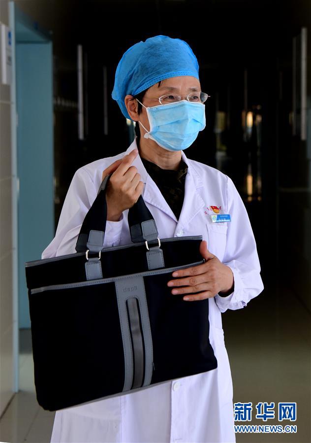 (圖文互動(dòng))(1)會(huì)說話的戰(zhàn)“疫”包——縣醫(yī)院女院長(zhǎng)白金娥抗疫故事