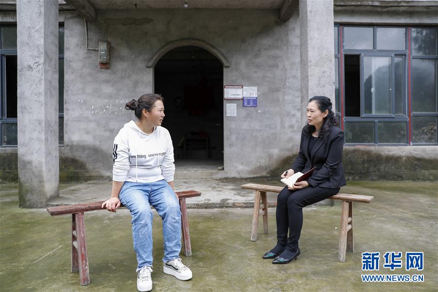 （兩會人物·圖文互動(dòng)）（4）帶娃、賺錢兩不誤——一位農(nóng)民工代表眼中的脫貧新工作