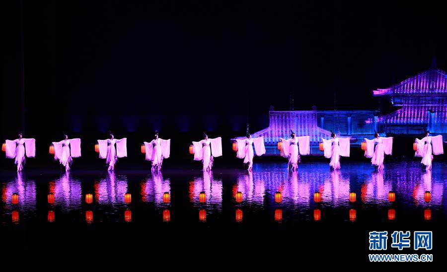 (新華全媒頭條·圖文互動(dòng))(3)待到滿山紅葉時(shí)——三峽重慶庫(kù)區(qū)踐行新發(fā)展理念面面觀