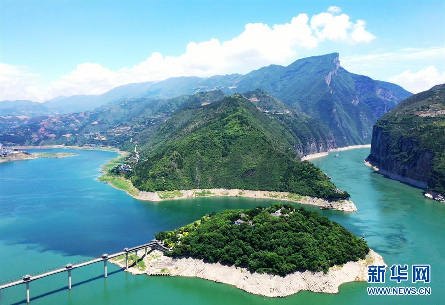 (新華全媒頭條·圖文互動(dòng))(13)待到滿山紅葉時(shí)——三峽重慶庫(kù)區(qū)踐行新發(fā)展理念面面觀