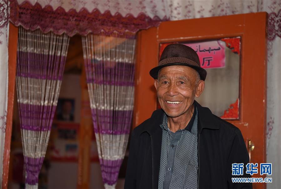 (決戰(zhàn)決勝脫貧攻堅(jiān)·聚焦三區(qū)三州·圖文互動(dòng))(6)昆侖山村建起停車(chē)場(chǎng)