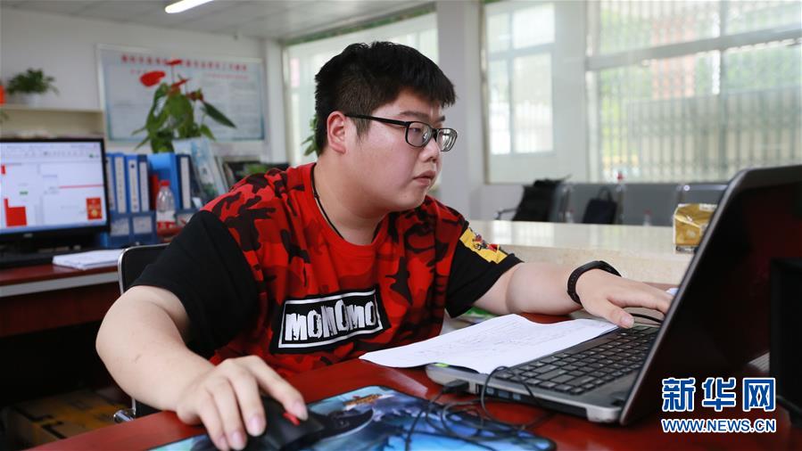  （新華全媒頭條·圖文互動(dòng)）（3）青春，在希望的田野上——大別山區(qū)尋訪“城歸”大學(xué)畢業(yè)生