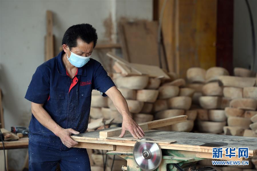  （新華全媒頭條·圖文互動(dòng)）（5）青春，在希望的田野上——大別山區(qū)尋訪“城歸”大學(xué)畢業(yè)生