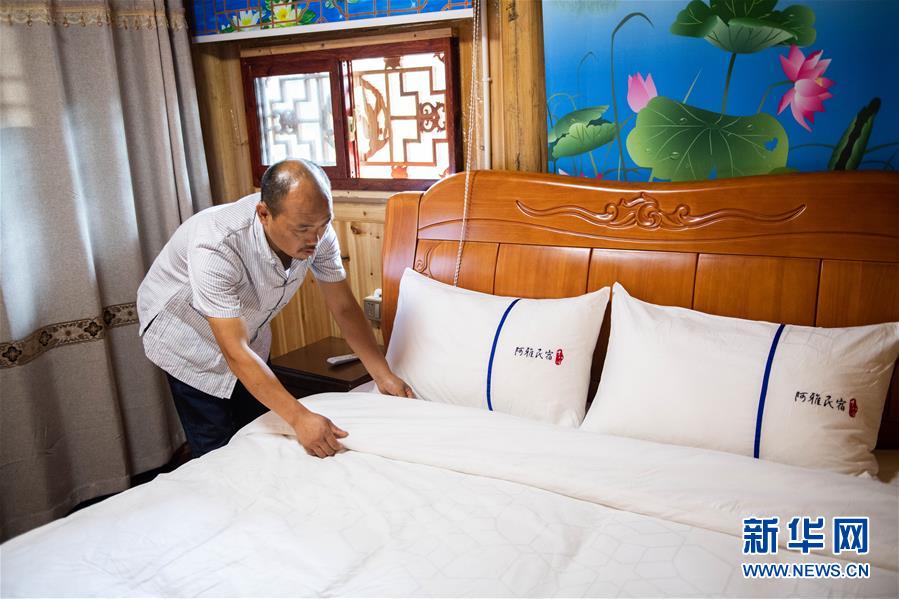 （新華全媒頭條·走向我們的小康生活·圖文互動(dòng)）（3）那山，那人，那苗寨——十八洞村三代人的奮斗史