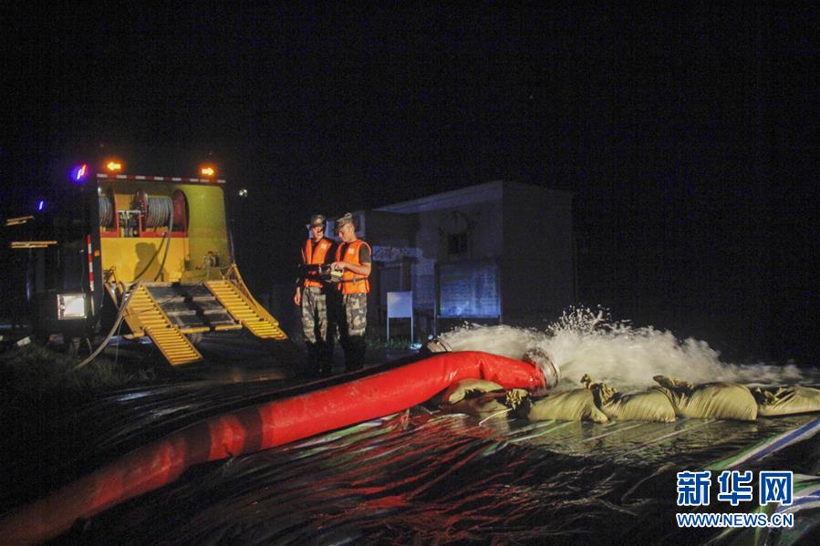 （防汛抗洪·圖文互動(dòng)）（3）洪水不退，子弟兵誓死不退——解放軍和武警部隊(duì)官兵參與洪澇災(zāi)害搶險(xiǎn)救援記事