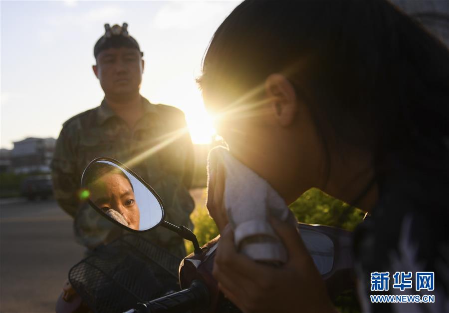 (體育·圖文互動)(7)父愛如燈  伴我奔跑