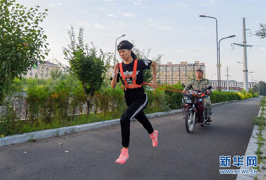 (體育·圖文互動)(9)父愛如燈  伴我奔跑