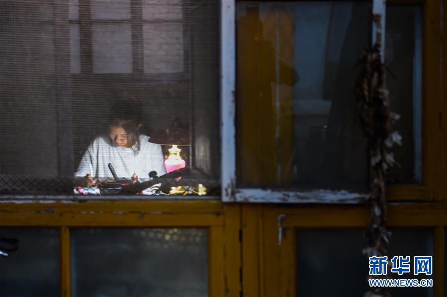 (體育·圖文互動)(15)父愛如燈  伴我奔跑