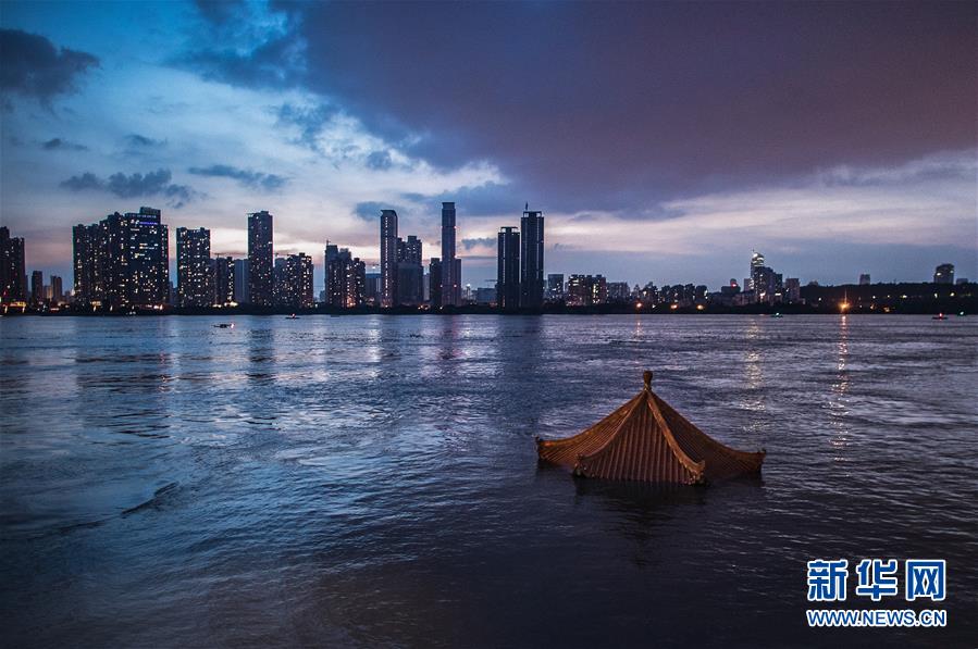 （在習(xí)近平新時代中國特色社會主義思想指引下——新時代新作為新篇章·習(xí)近平總書記關(guān)切事·圖文互動）（1）戰(zhàn)疫魔,斗洪魔——湖北全力應(yīng)對防疫、防汛疊加“雙考”