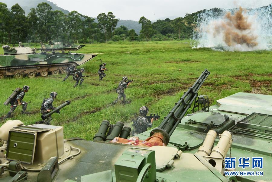 (圖文互動)(1)戰(zhàn)旗獵獵鑄忠魂——陸軍第74集團軍某旅“硬骨頭六連”鍛造全面過硬連隊紀實