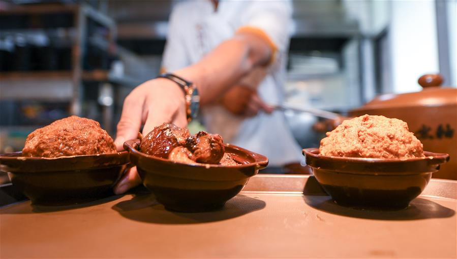 （在習(xí)近平新時(shí)代中國特色社會(huì)主義思想指引下——新時(shí)代新作為新篇章·習(xí)近平總書記關(guān)切事·圖文互動(dòng)）（2）讓“舌尖上的節(jié)約”成為習(xí)慣——全社會(huì)營造浪費(fèi)可恥、節(jié)約為榮的氛圍掃描