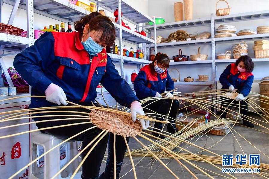 (新華全媒頭條·圖文互動(dòng))(2)黃土地上向陽(yáng)花開(kāi)——來(lái)自山西深度貧困地區(qū)的脫貧故事