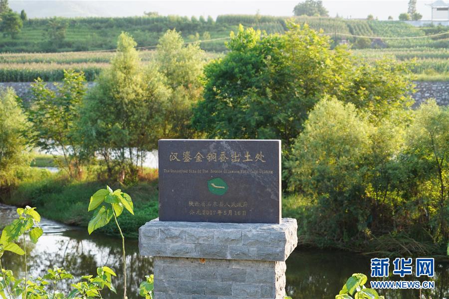 （走向我們的小康生活·圖文互動(dòng)）（5）綠了青山，紅了日子——秦巴山區(qū)群眾繪出小康“調(diào)色板”