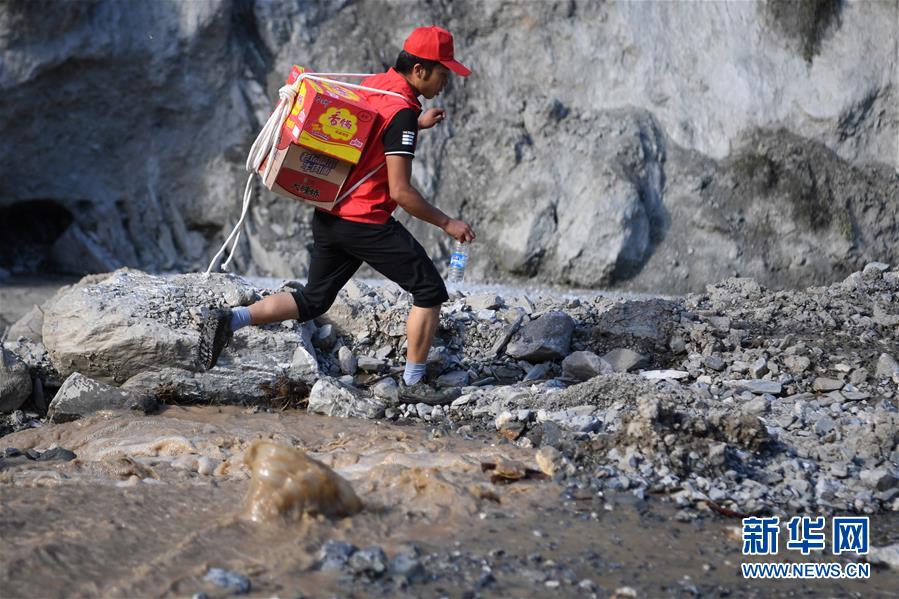 （防汛抗洪·圖文互動(dòng)）（5）七夕前夜，為莫諾村架起“生命之橋”