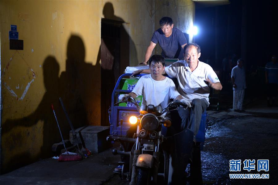 （在習近平新時代中國特色社會主義思想指引下——新時代新作為新篇章·習近平總書記關(guān)切事·圖文互動）（13）一切為了人民——寫在全國防汛救災(zāi)取得階段性重大勝利之時