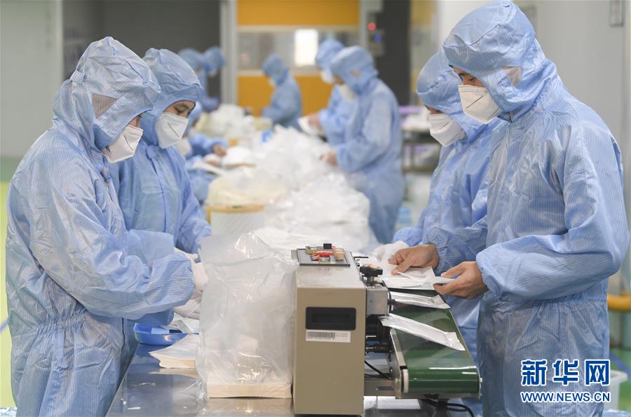 (新華全媒頭條·圖文互動(dòng))(15)同舟共濟(jì)戰(zhàn)“疫”記——中國抗擊新冠肺炎疫情全紀(jì)實(shí)