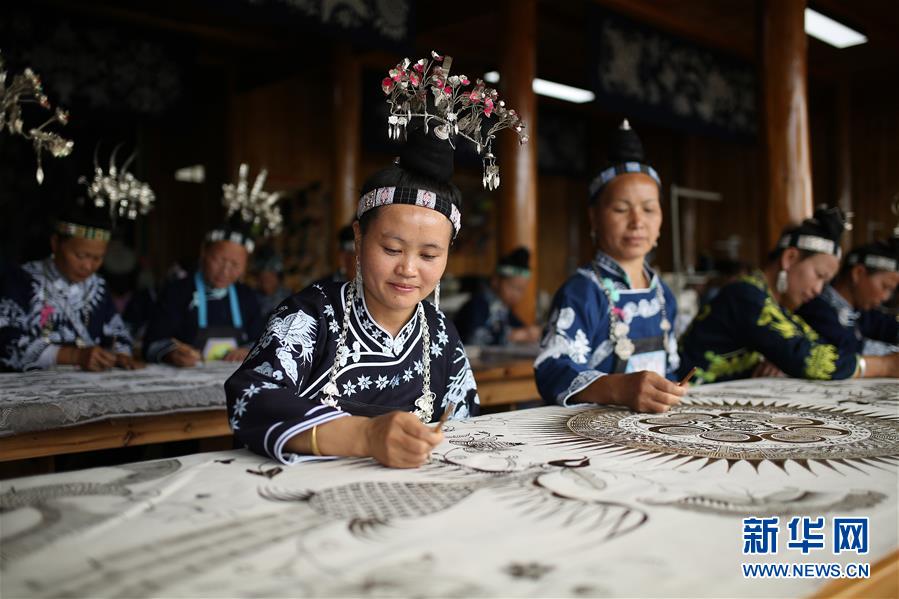 #(決戰(zhàn)決勝脫貧攻堅(jiān)·圖文互動)(4)一個(gè)小鎮(zhèn)“撬動”整縣脫貧——社會扶貧的貴州丹寨樣板