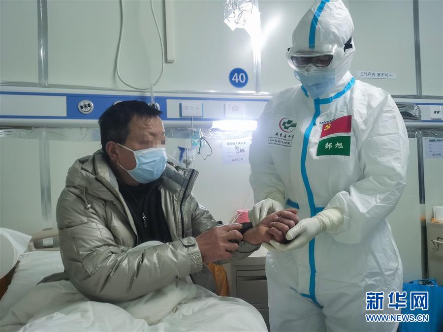 （抗疫一線醫(yī)務(wù)人員英雄群體·圖文互動）（2）合力護(hù)航生命之舟——遼寧、上海、廣東等醫(yī)療隊(duì)聯(lián)手決戰(zhàn)雷神山