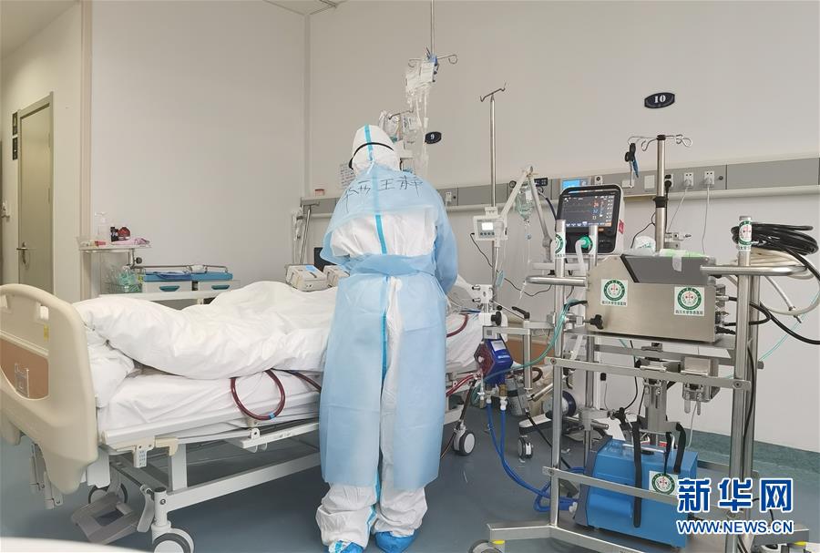 （抗疫一線醫(yī)務(wù)人員英雄群體·圖文互動(dòng)）（1）“救治危重病人，我們拼盡全力”——記四川大學(xué)華西醫(yī)院援鄂重癥救治醫(yī)療隊(duì)