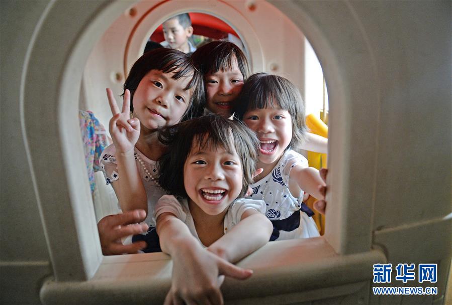 (脫貧攻堅(jiān)·圖片故事)(16)四胞胎家脫貧記