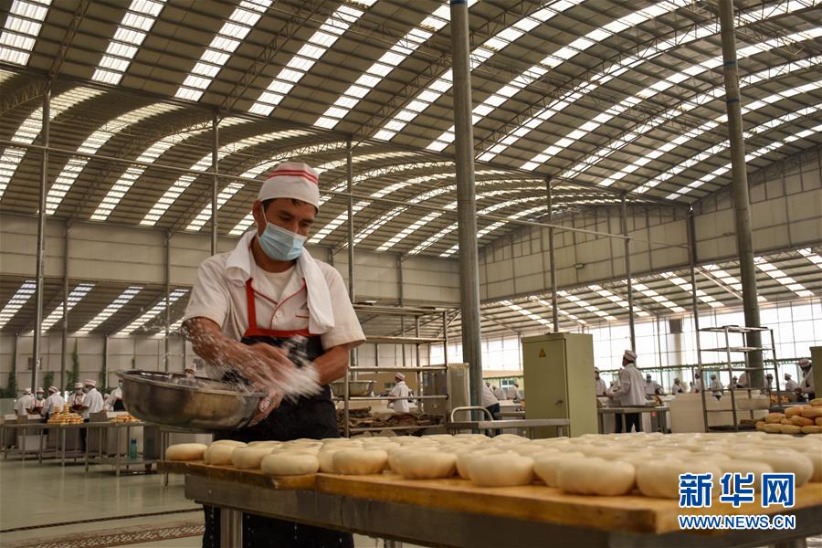 (決戰(zhàn)決勝脫貧攻堅·圖文互動)(2)家門口的“夢工廠”