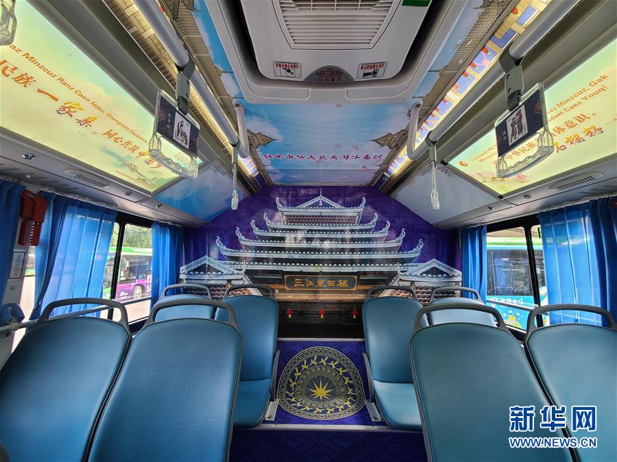 （圖文互動(dòng)）（2）“石榴紅”里的民族情——廣西柳州首發(fā)民族團(tuán)結(jié)公交專(zhuān)線見(jiàn)聞