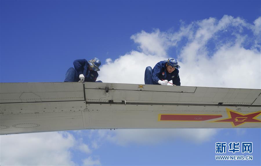 （在習近平強軍思想指引下·我們在戰(zhàn)位報告·圖文互動）（1）偵天探海 狩獵海空——南部戰(zhàn)區(qū)海軍航空兵某師加速轉型提升新質(zhì)戰(zhàn)斗力記事