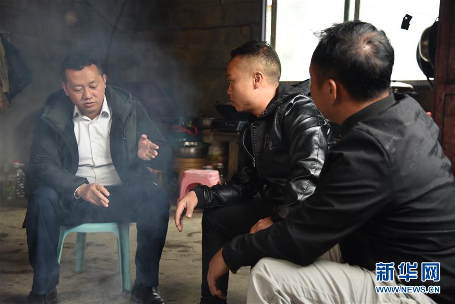 （決戰(zhàn)決勝脫貧攻堅(jiān)·圖文互動(dòng)）“父親未完成的事業(yè)，我來完成”——貴州父子接力脫貧攻堅(jiān)