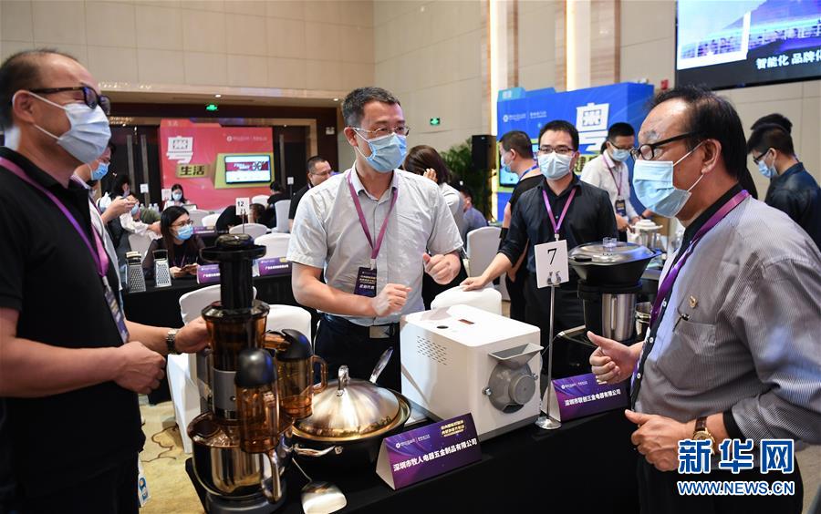 (新華全媒頭條·圖文互動(dòng))(12)擘畫(huà)新藍(lán)圖 開(kāi)啟新征程——寫(xiě)在黨的十九屆五中全會(huì)召開(kāi)之際