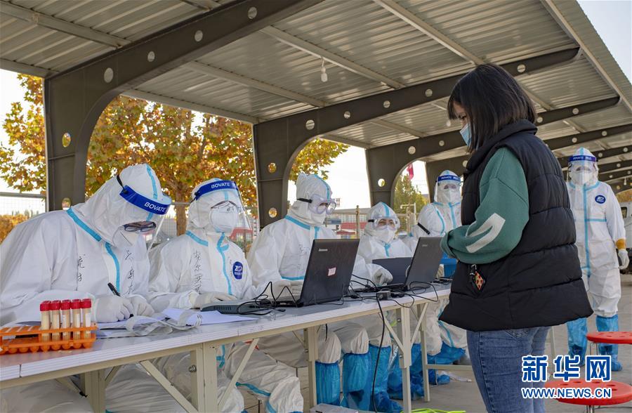 （聚焦疫情防控·圖文互動(dòng)）（1）特寫(xiě)：爭(zhēng)分奪秒，4天完成474.65萬(wàn)人核酸檢測(cè)