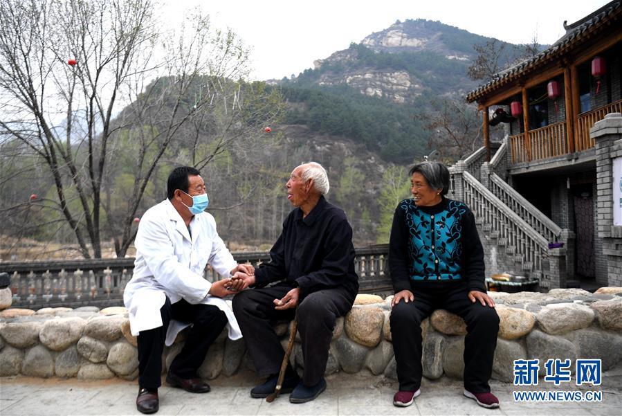 (習(xí)近平的小康故事·新華網(wǎng)·圖文互動(dòng))(9)“讓所有老年人都能有一個(gè)幸福美滿的晚年”——習(xí)近平和尊老養(yǎng)老的故事