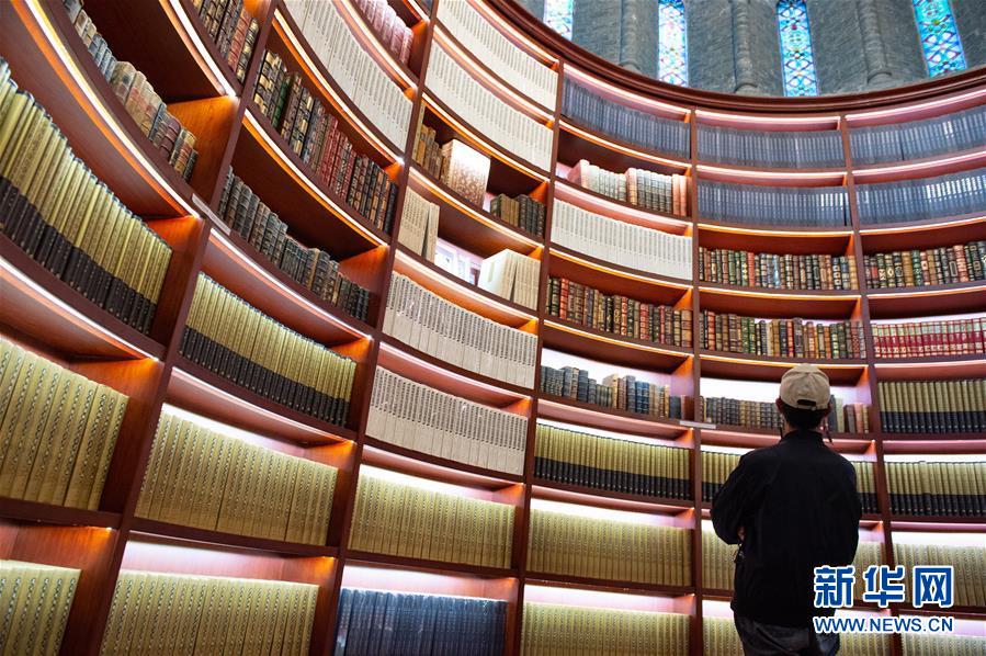 (新華全媒頭條·圖文互動(dòng))(1)我們都是讀者——促進(jìn)全民閱讀 構(gòu)建書(shū)香社會(huì)