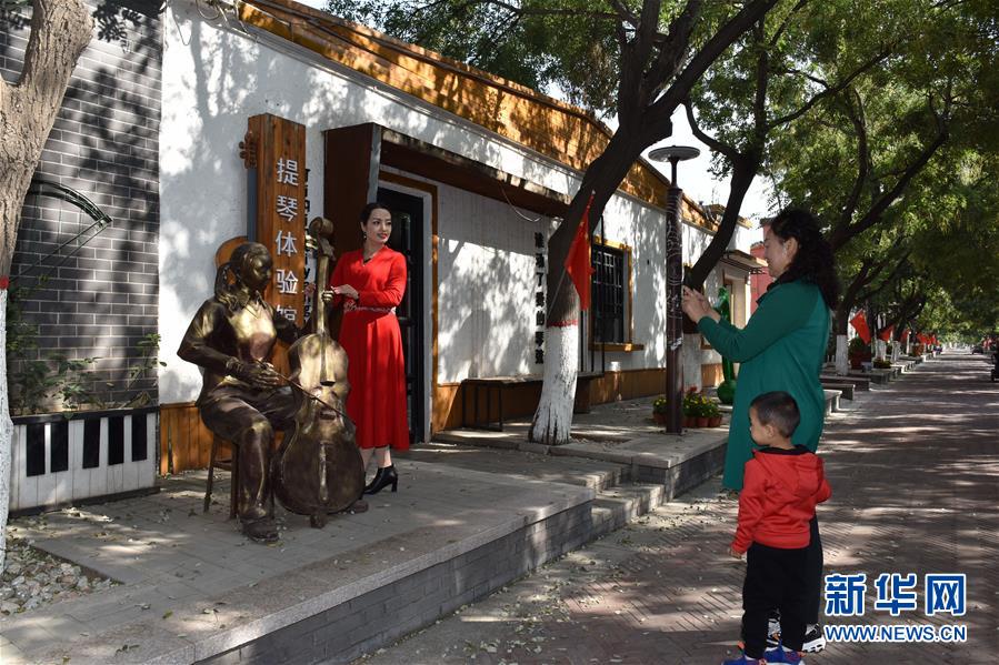 (全面建成小康社會(huì)“百城千縣萬村調(diào)研行”·圖文互動(dòng))(1)河北周窩:“音樂小鎮(zhèn)”奏響鄉(xiāng)村振興協(xié)奏曲