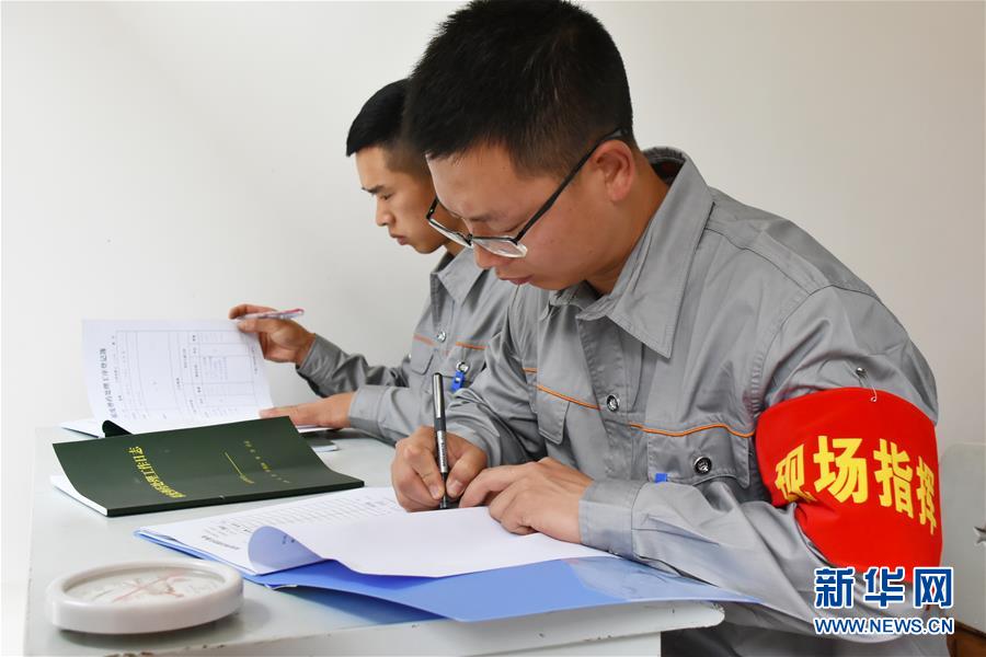 (在習(xí)近平強(qiáng)軍思想指引下·我們在戰(zhàn)位報(bào)告·圖文互動(dòng))(1)牢記統(tǒng)帥囑托 做刀尖上的舞者——記聯(lián)勤保障部隊(duì)某報(bào)廢武器彈藥銷毀站參謀長陳雪禮