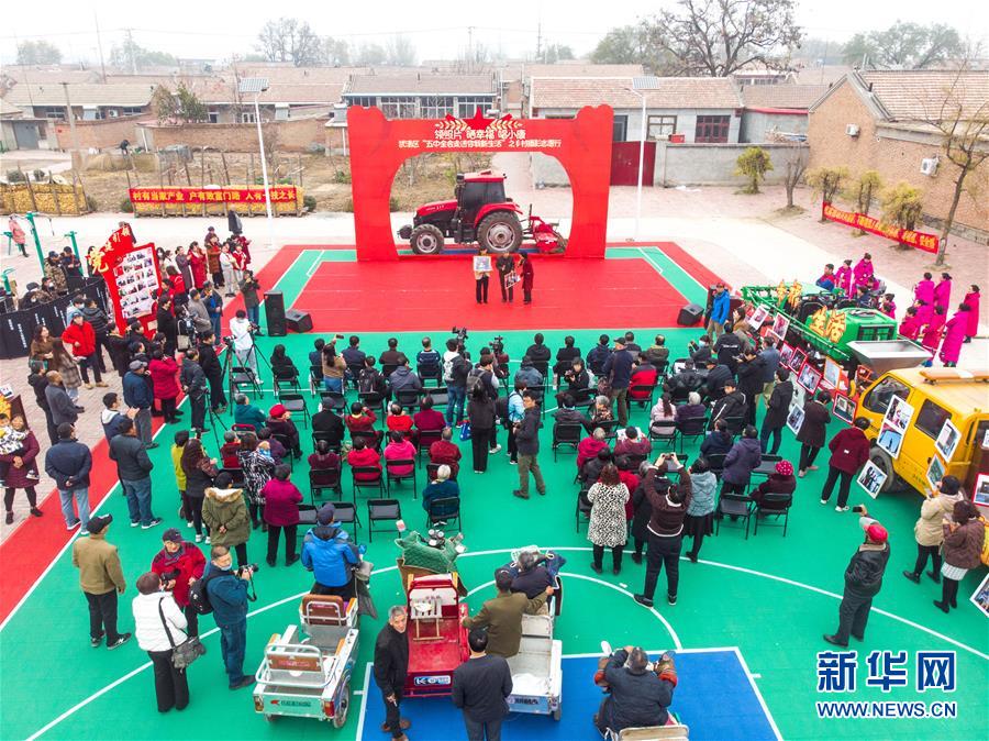 （五中全會精神在基層·圖文互動）（1）天津、福建、廣東、云南等地創(chuàng)新形式讓黨的十九屆五中全會精神“飛入尋常百姓家”