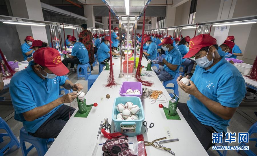 (新華全媒頭條·兩會精神看落實·圖文互動)(7)培育新機 開辟新局——落實全國兩會精神激發(fā)經(jīng)濟發(fā)展新動能述評