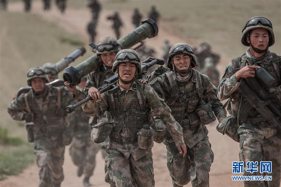 （新華全媒頭條·圖文互動(dòng)）（13）沿著中國(guó)特色強(qiáng)軍之路闊步前進(jìn)——黨中央、中央軍委領(lǐng)導(dǎo)推進(jìn)國(guó)防和軍隊(duì)建設(shè)70年紀(jì)實(shí)