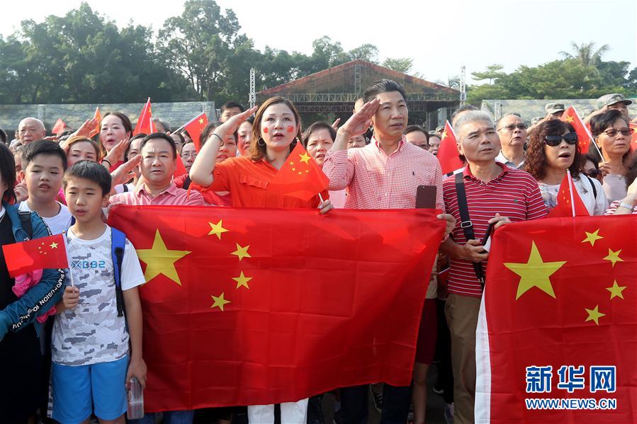 （圖文互動(dòng)）（1）“我和我的祖國(guó)，一刻也不能分割”——解放軍駐香港部隊(duì)與市民共同慶祝國(guó)慶70周年見聞