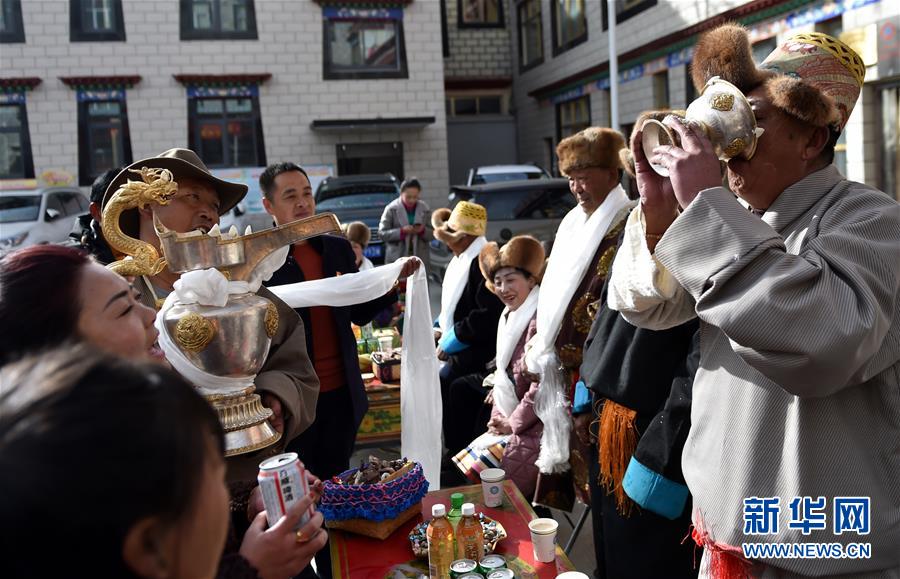 （兩會(huì)前夕看落實(shí)·圖文互動(dòng)）（4）格?；ㄩ_ 幸福路寬——西藏落實(shí)習(xí)近平總書記全國(guó)兩會(huì)重要講話精神紀(jì)實(shí)