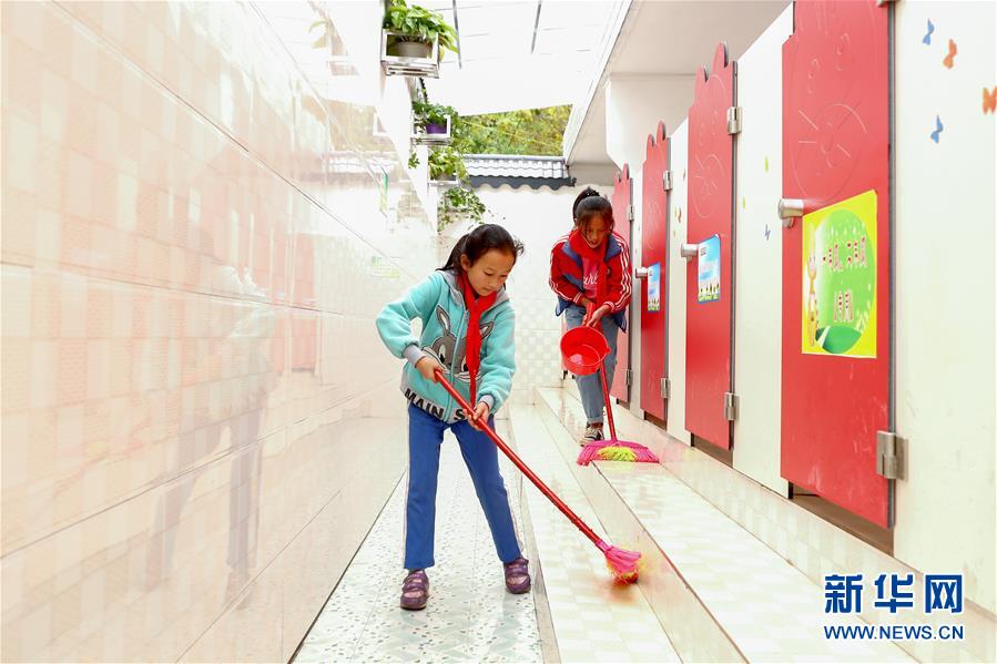 （新華全媒頭條·圖文互動）（7）上下同心再出發(fā)——習(xí)近平總書記同出席2019年全國兩會人大代表、政協(xié)委員共商國是紀(jì)實