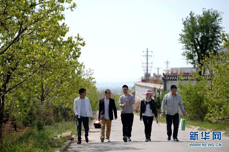 (在習(xí)近平新時(shí)代中國(guó)特色社會(huì)主義思想指引下——新時(shí)代新作為新篇章·總書記關(guān)心的百姓身邊事·圖文互動(dòng))(5)“農(nóng)”字頭照樣“大”作為——豐收時(shí)節(jié)看涉農(nóng)高校人才在希望的田野