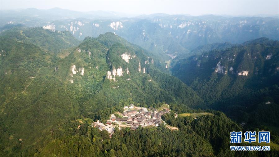 (在習(xí)近平新時(shí)代中國(guó)特色社會(huì)主義思想指引下——新時(shí)代新作為新篇章·總書記關(guān)切脫貧事·圖文互動(dòng))(1)精準(zhǔn)扶貧:提速脫貧奔小康