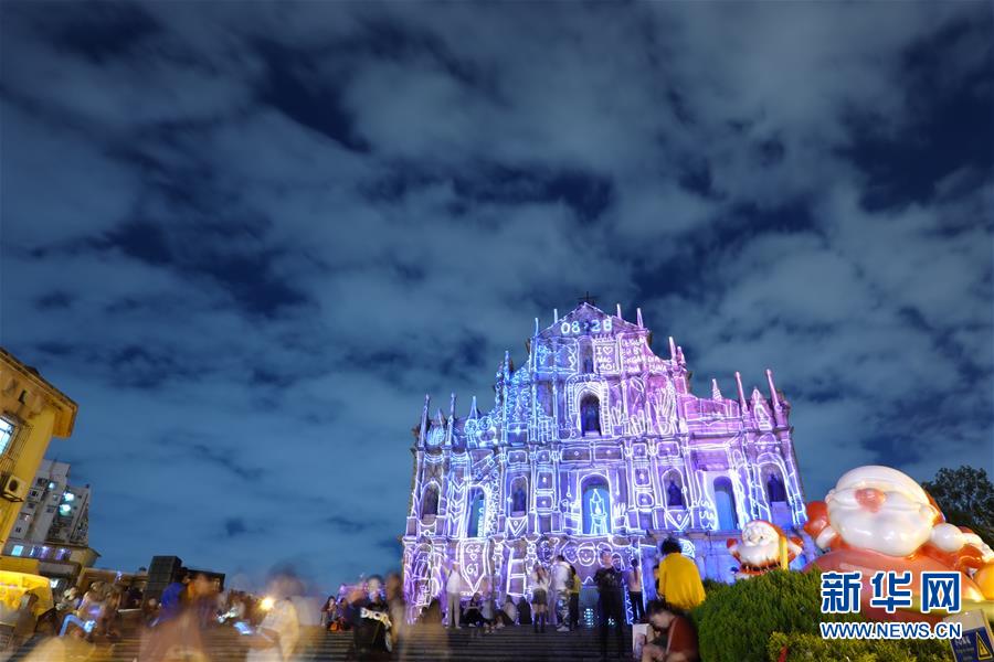 (澳門回歸20周年·新華全媒頭條·圖文互動)(4)盛世濠江恰如春——習近平主席視察澳門特別行政區(qū)紀實