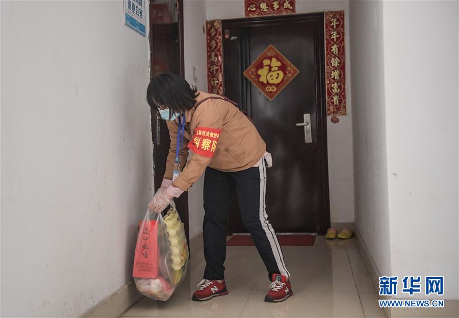 (在習(xí)近平新時(shí)代中國(guó)特色社會(huì)主義思想指引下——新時(shí)代新作為新篇章·習(xí)近平總書(shū)記關(guān)切事)(2)“平凡英雄”的力量——致敬堅(jiān)守戰(zhàn)“疫”一線的社區(qū)工作者